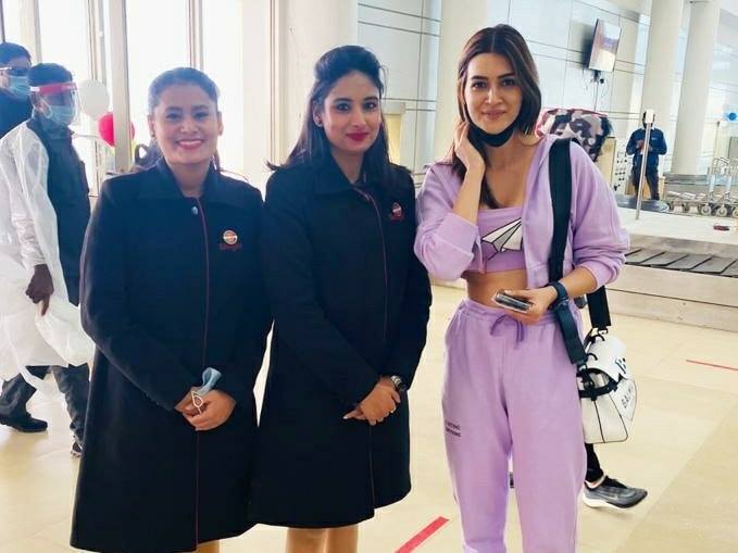 Tone Deaf? Bollywood Actors Go Maskless During Photo Op On SpiceJet Flight