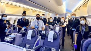 United Airlines' crew wearing face masks 