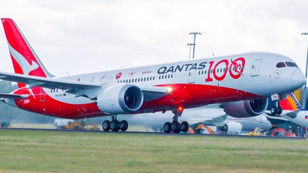 Qantas B787 landing