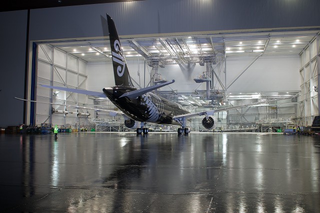 Showing Air New Zealand hangar in Auckland 