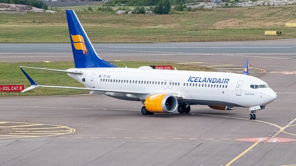 iceland air old livery