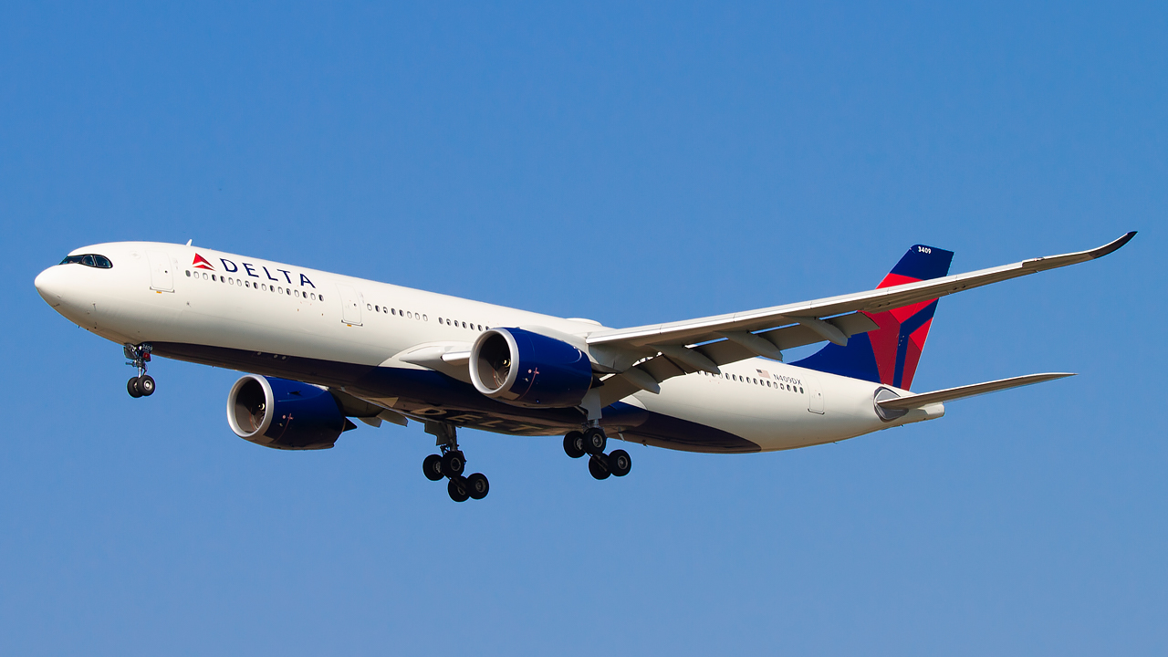 Delta A330neo moments before landing. @ Andrea Ongaro / Travel Radar