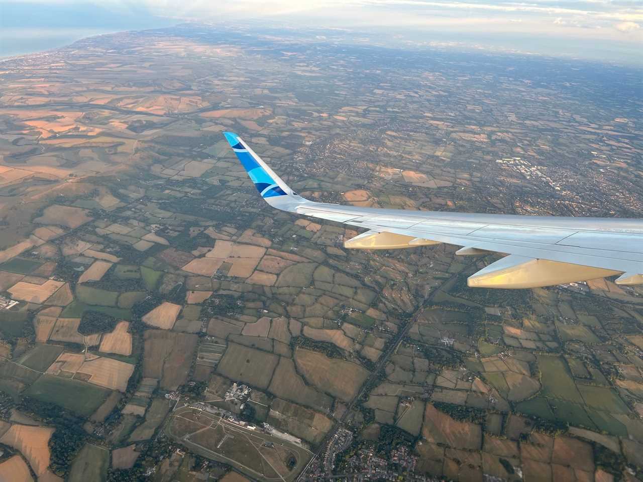 bos lgw final descent gatwick