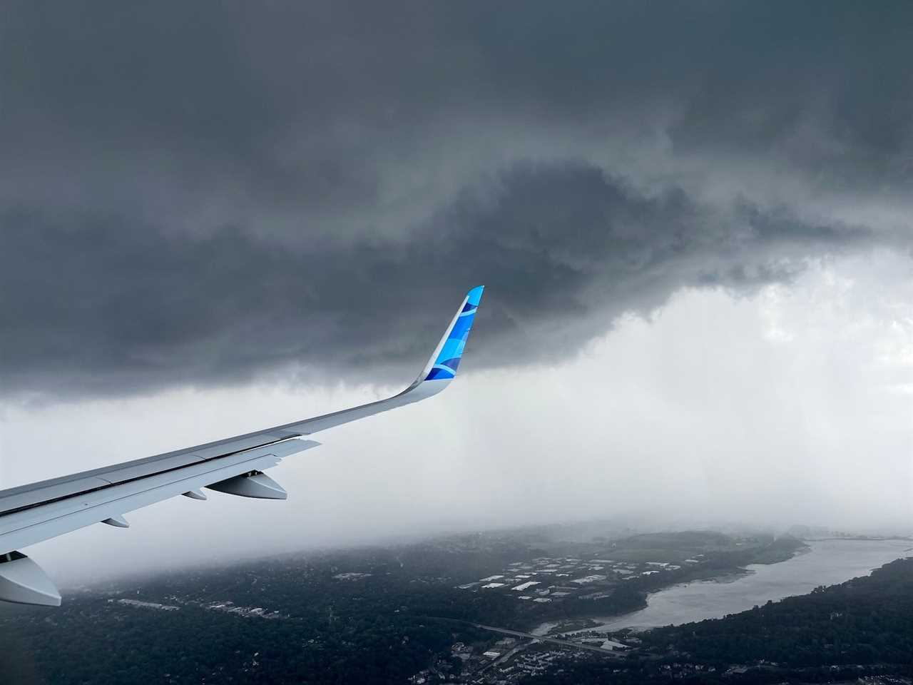 jetblue landing jfk storm clouds