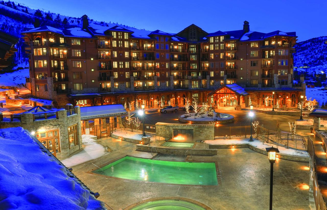 night photo of a hotel with outdoor hot tub