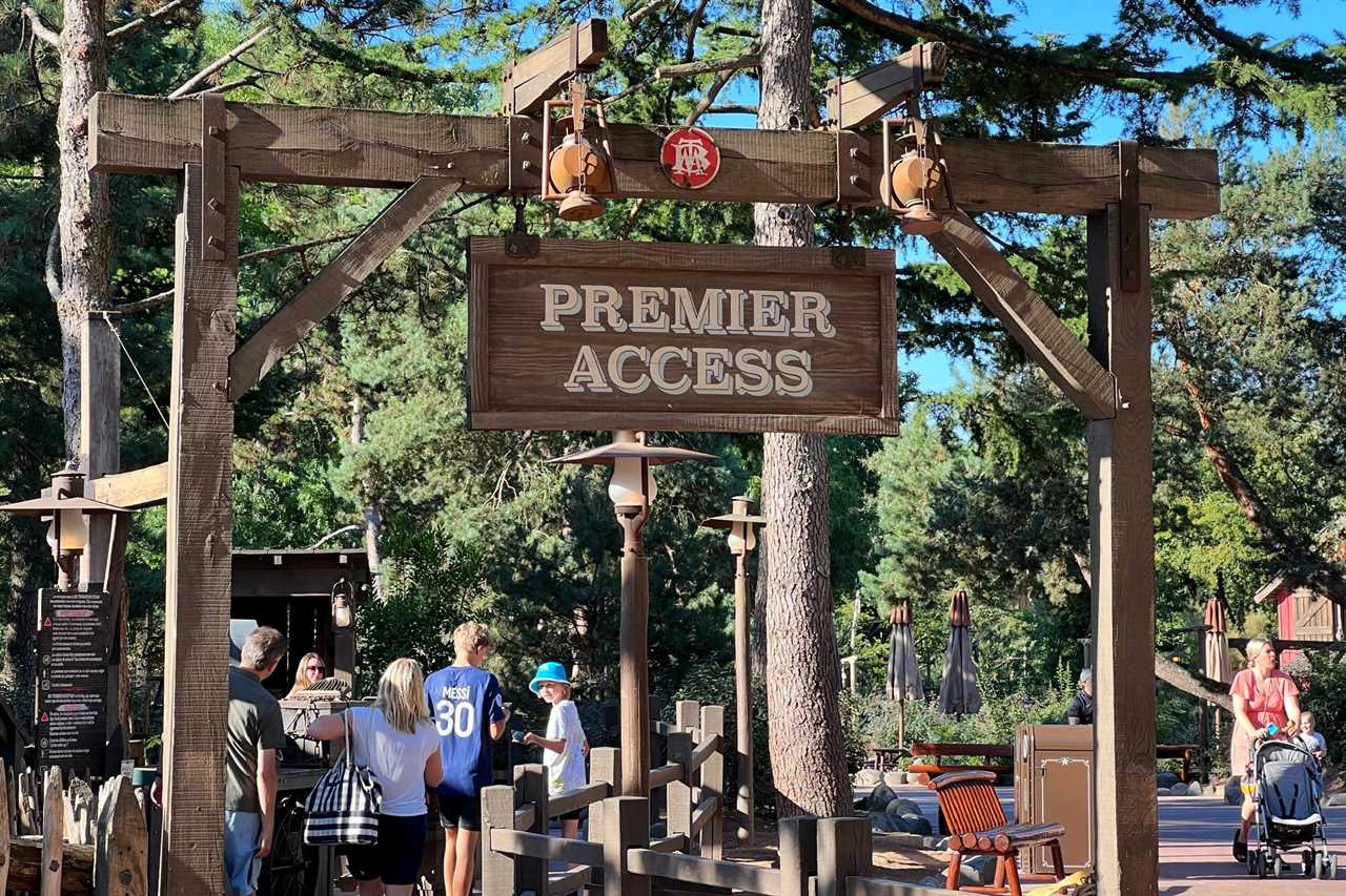 Disneyland Paris Premier Access Line