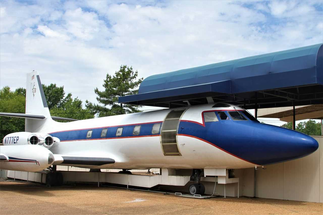 Elvis Presley plane 