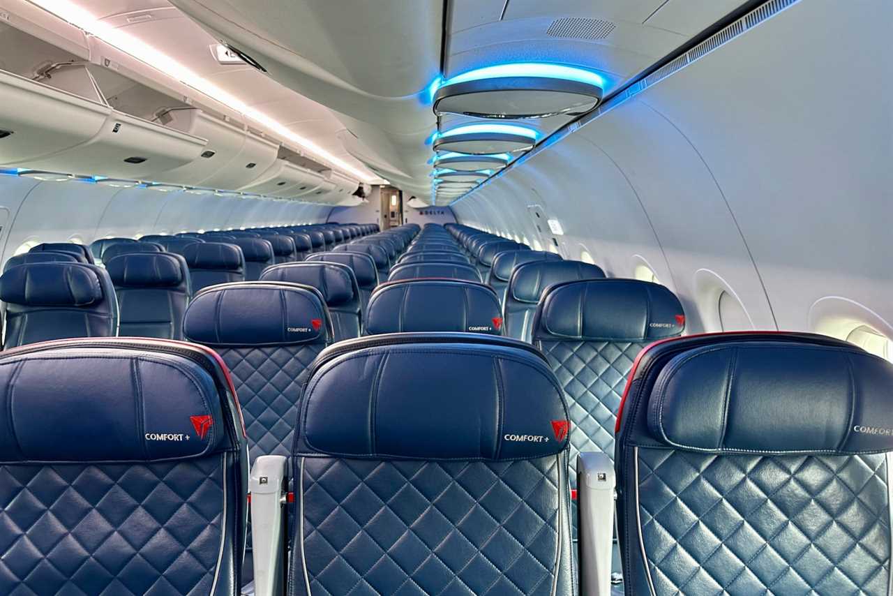 Delta Airbus A319 Economy First Class Cabins