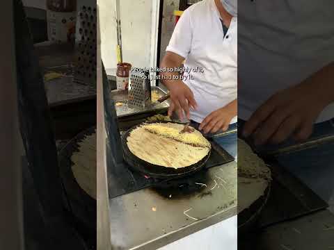 Mexicos popular street food snack (CHEESE AND NUTELLA?) #travelvlog #streetfood #méxico