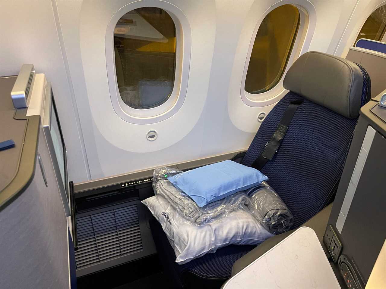 United Airlines Polaris business class on a Boeing 787-9 Dreamliner