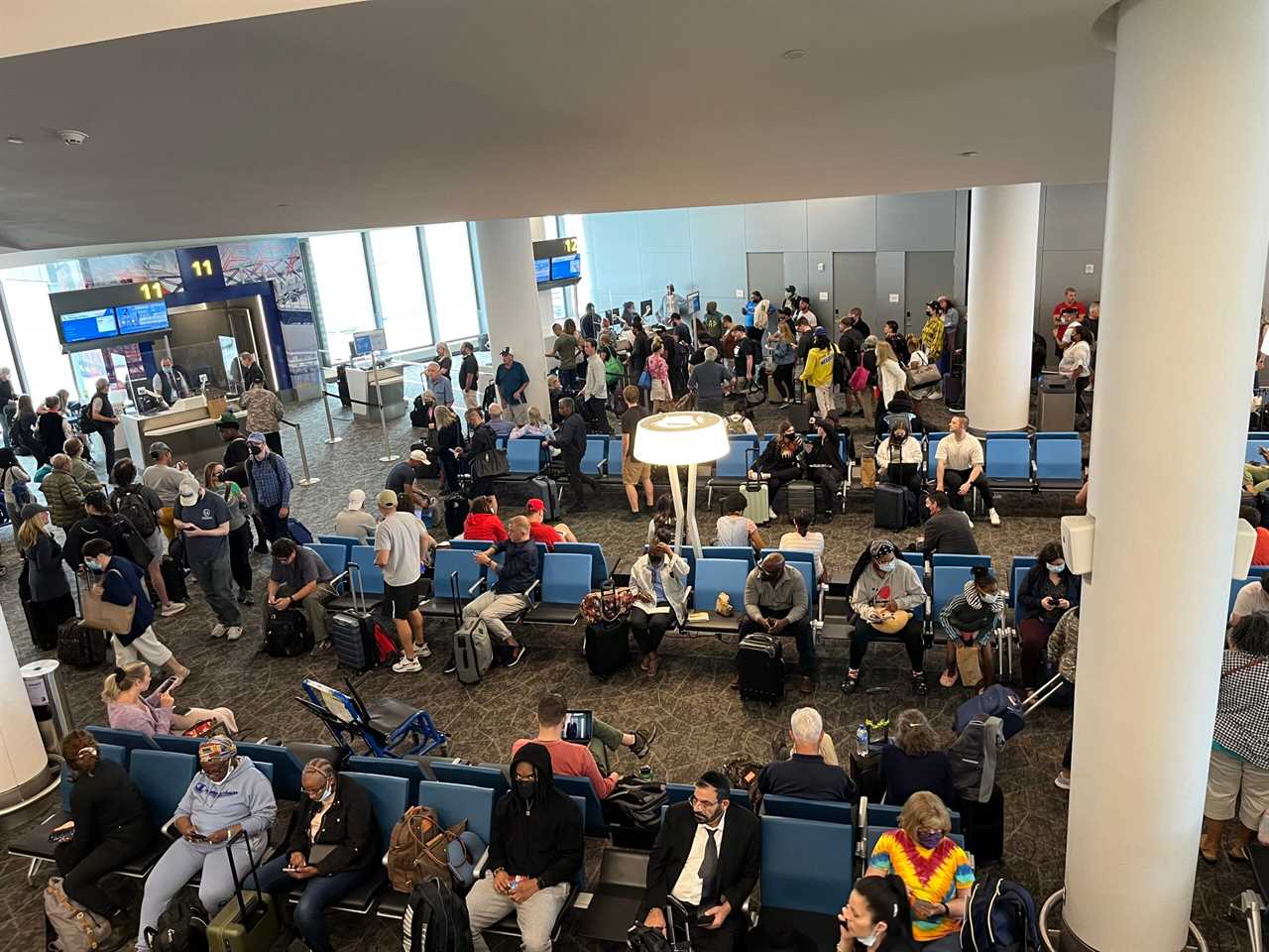 crowd at laguardia