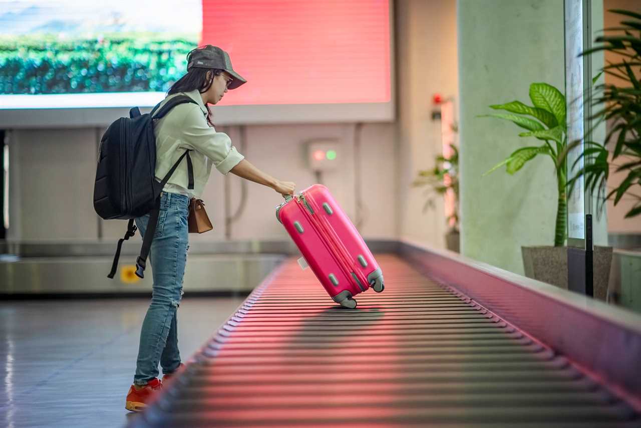 These 26 credit cards can get you free checked bags