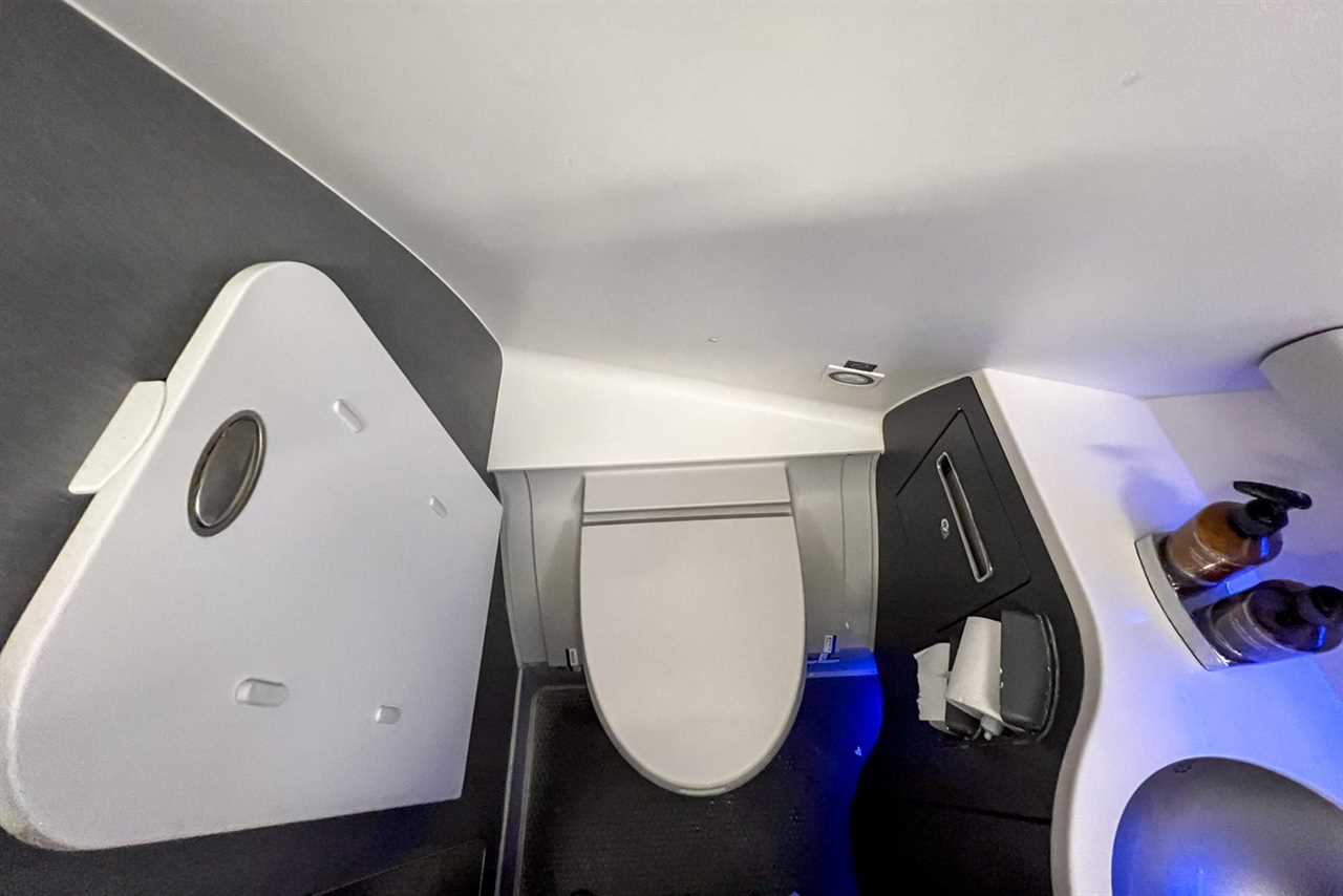 Delta One Suites review on the Airbus A330-900neo