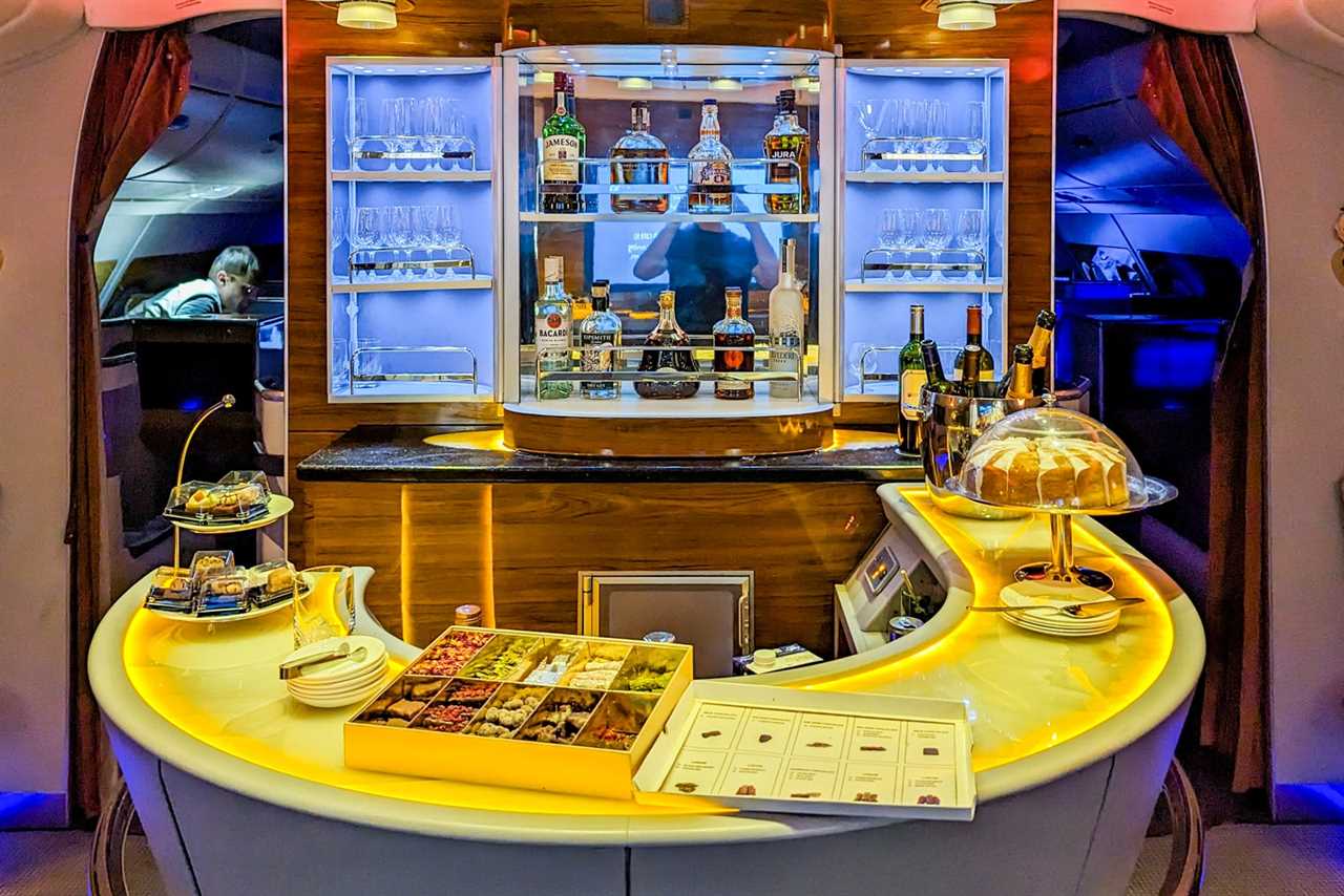 The complete guide to the Emirates A380 onboard bar and lounge