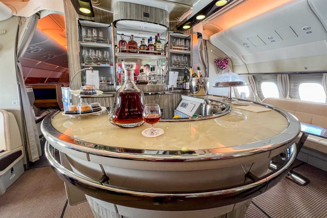 The complete guide to the Emirates A380 onboard bar and lounge