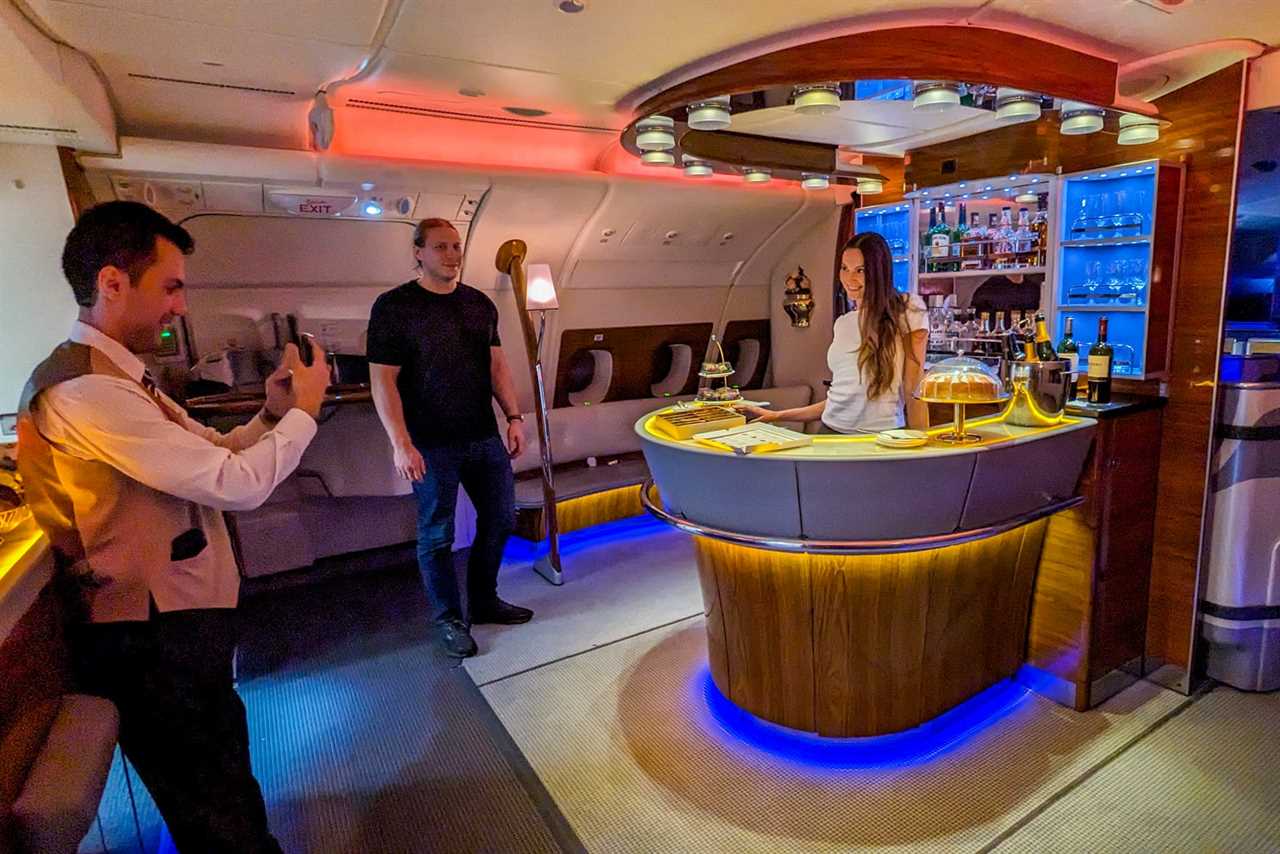 The complete guide to the Emirates A380 onboard bar and lounge