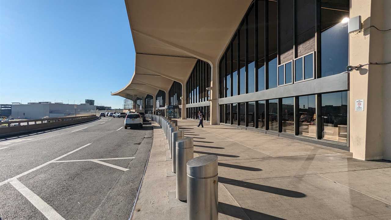 A review of United Airlines economy on the Boeing 767 from Newark to London