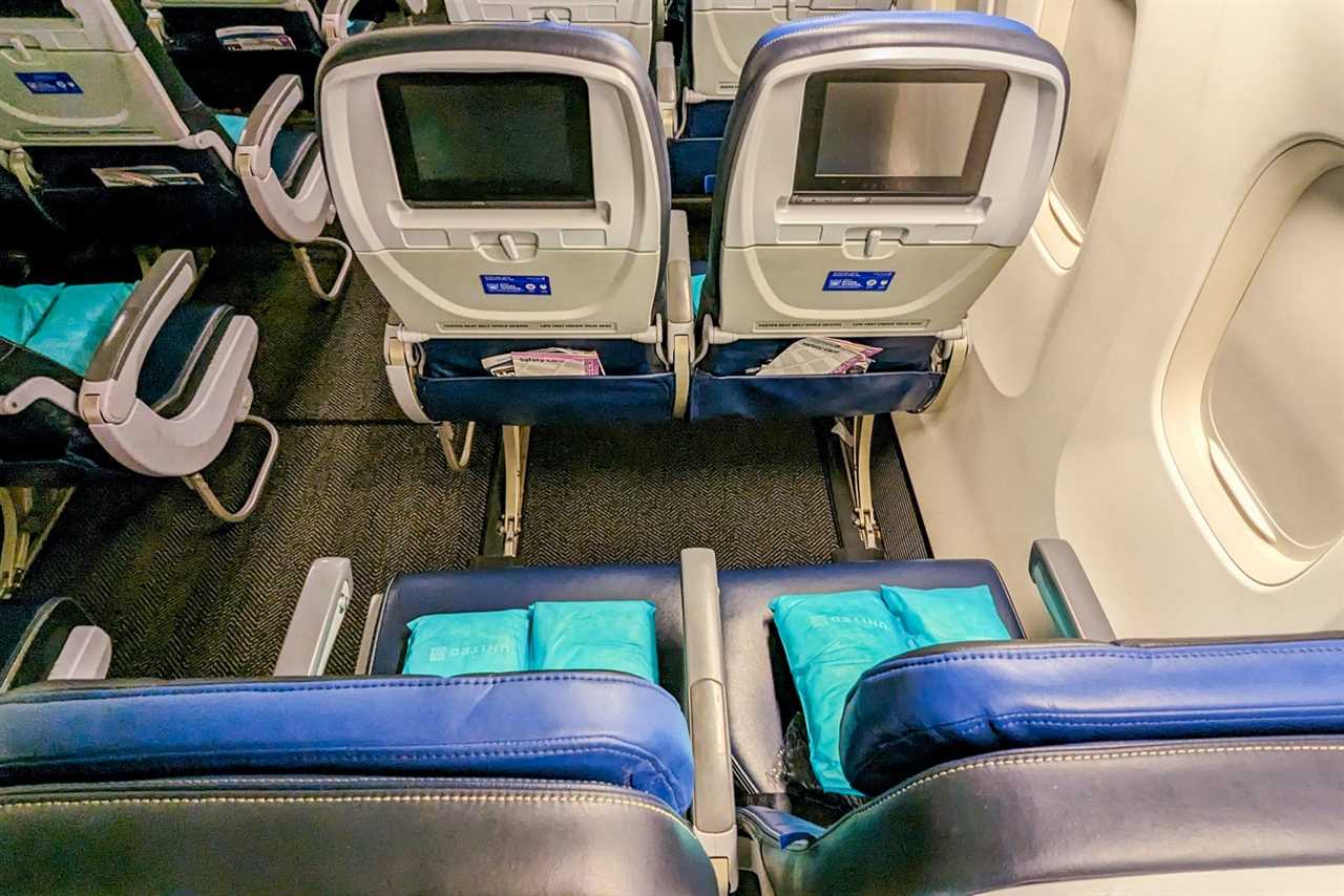 A review of United Airlines economy on the Boeing 767 from Newark to London