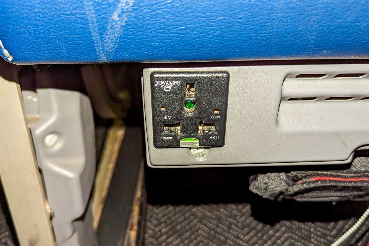 A review of United Airlines economy on the Boeing 767 from Newark to London