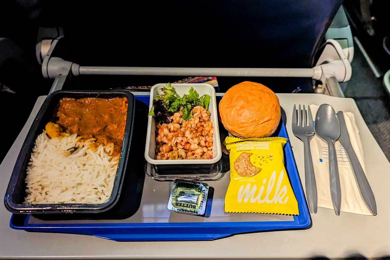 A review of United Airlines economy on the Boeing 767 from Newark to London