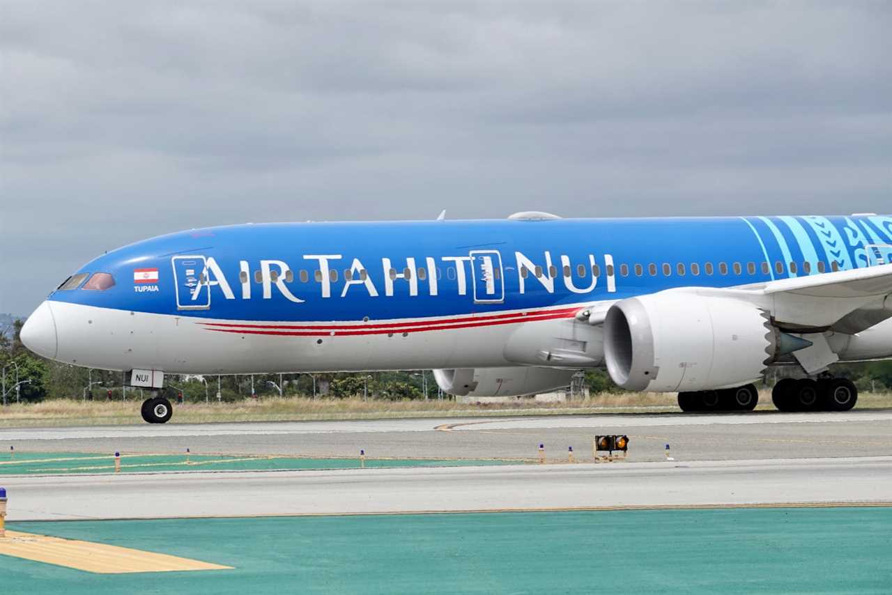 air tahiti plane