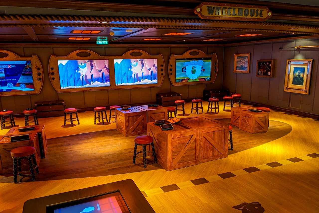 Oceaneer Lab on Disney Dream with video screens and stools for seating