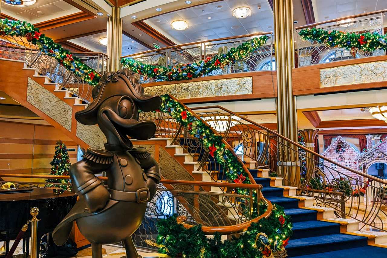 Atrium lobby on Disney Dream. 