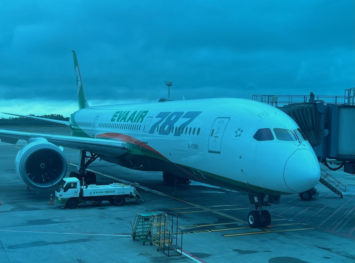 Review: EVA Air Business Class Boeing 787 (TPE-HKG)