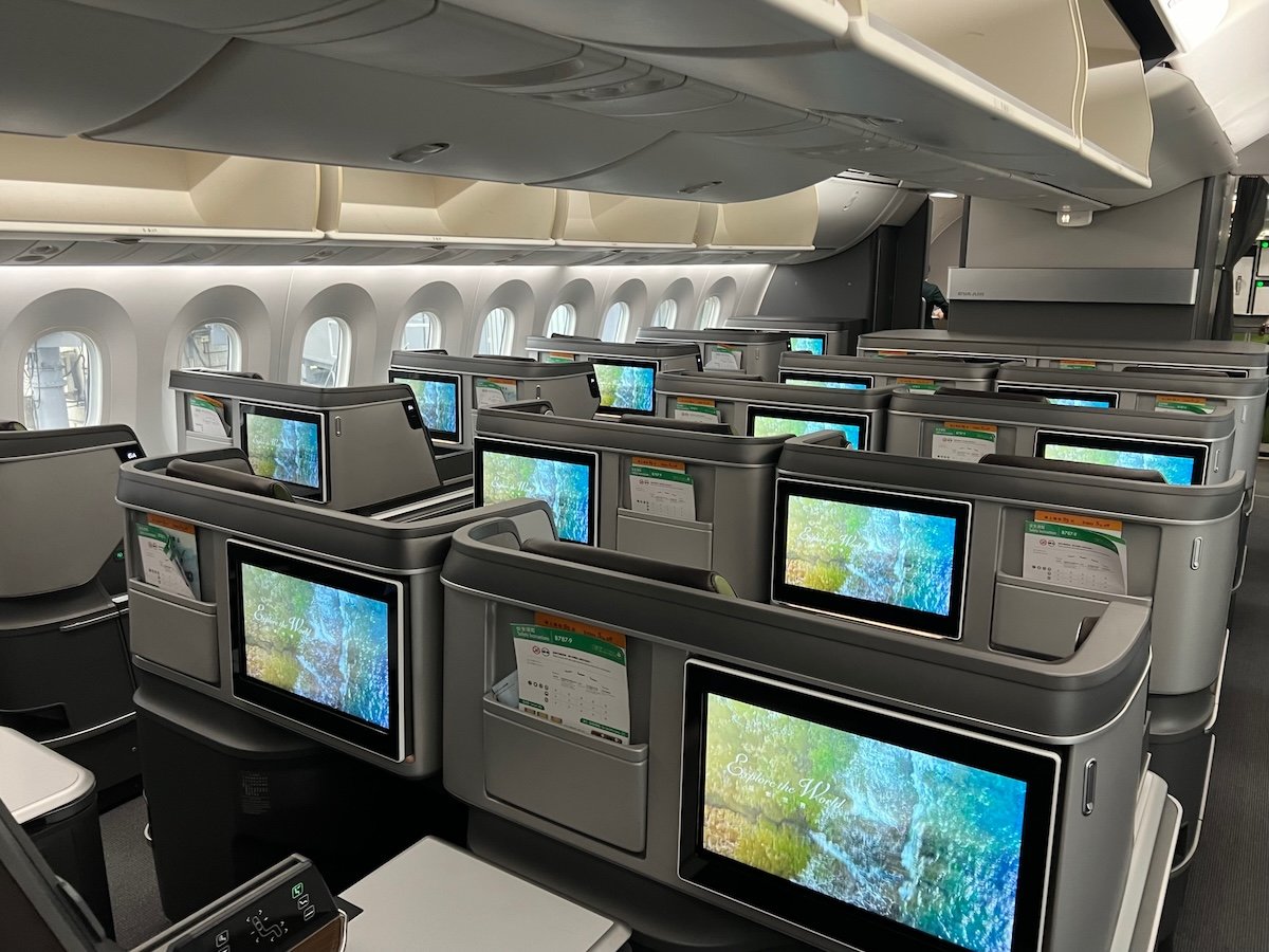 Review: EVA Air Business Class Boeing 787 (TPE-HKG)