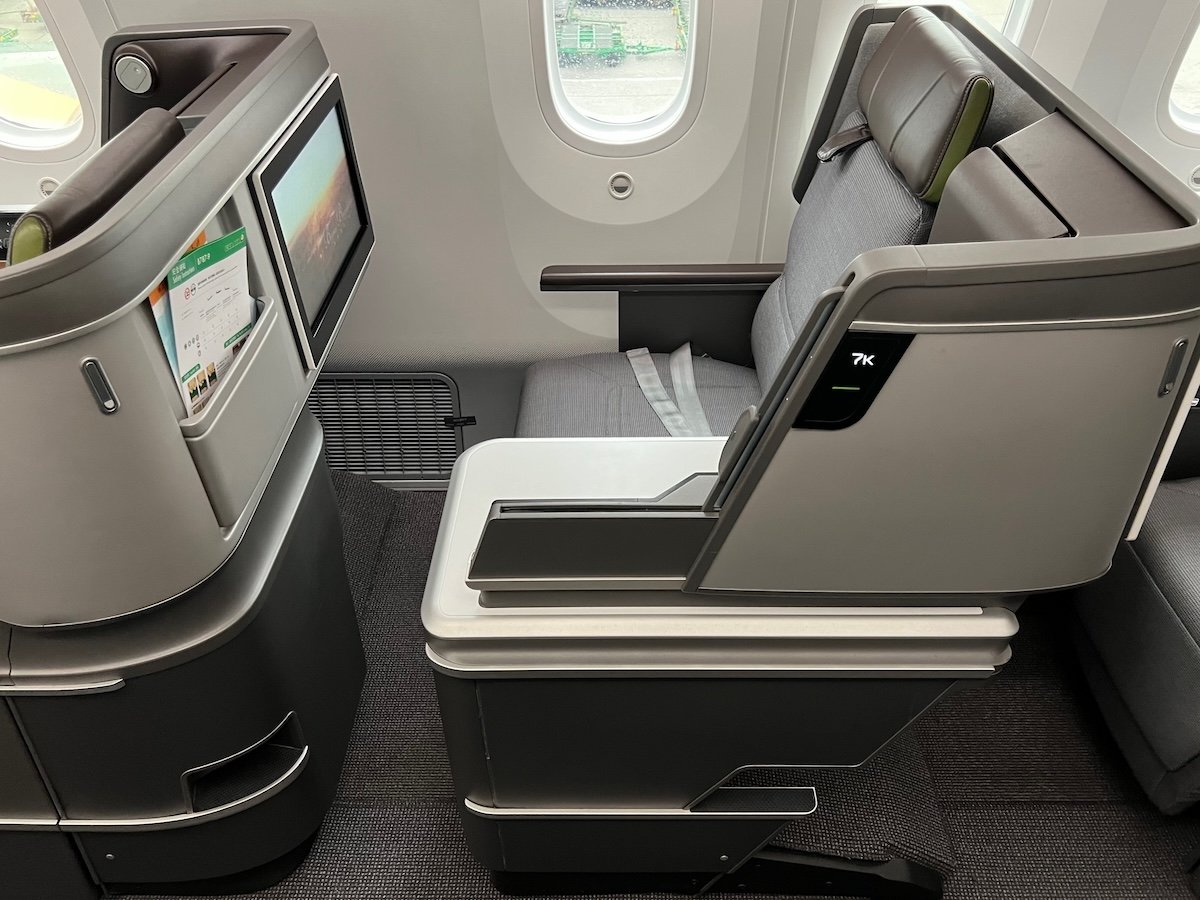 Review: EVA Air Business Class Boeing 787 (TPE-HKG)