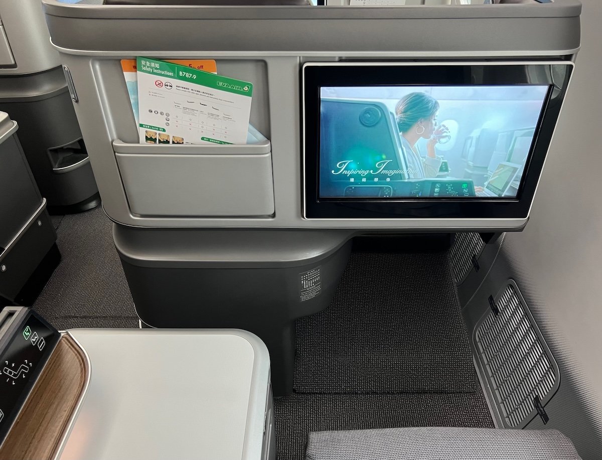 Review: EVA Air Business Class Boeing 787 (TPE-HKG)