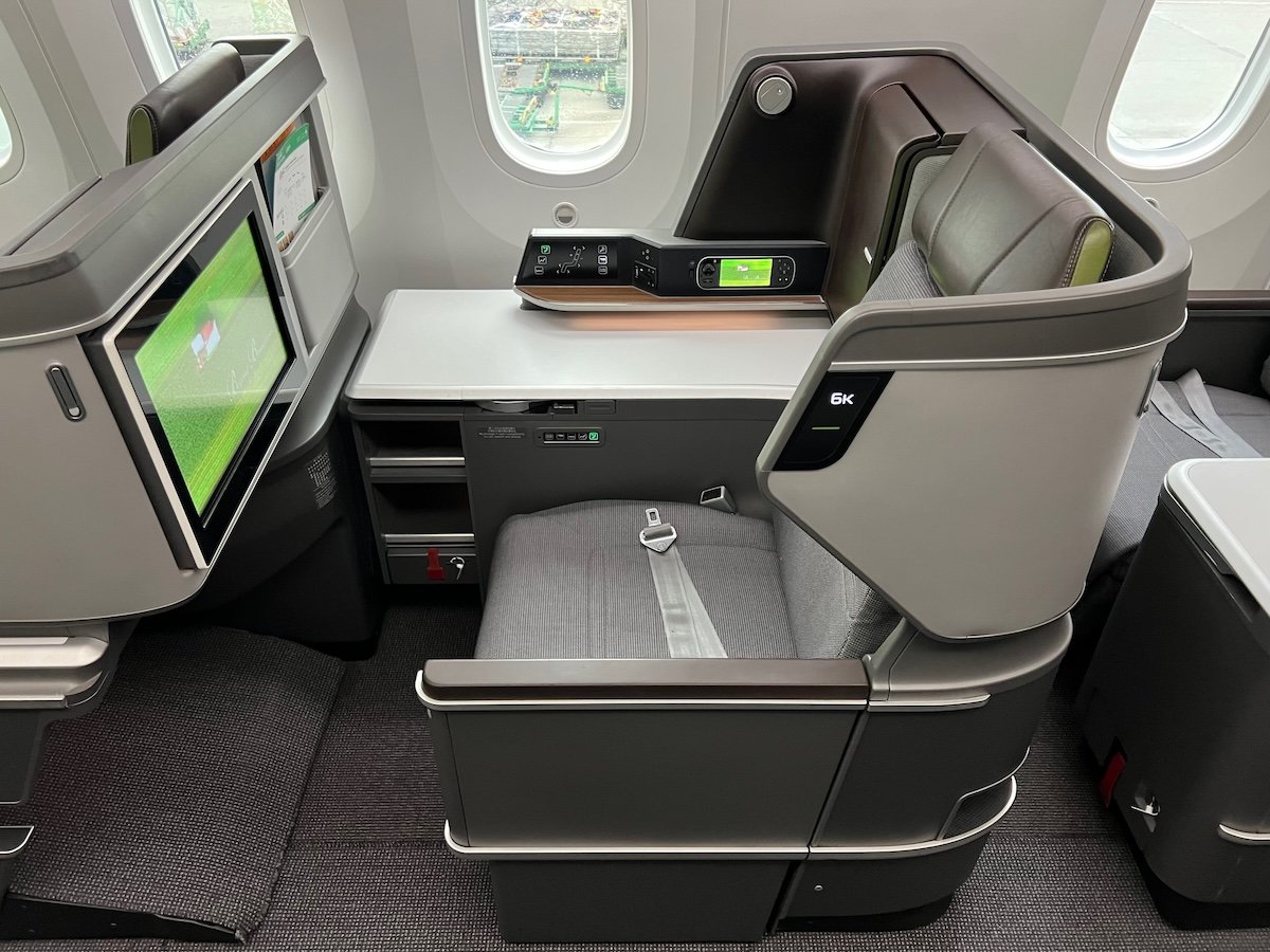 Review: EVA Air Business Class Boeing 787 (TPE-HKG)