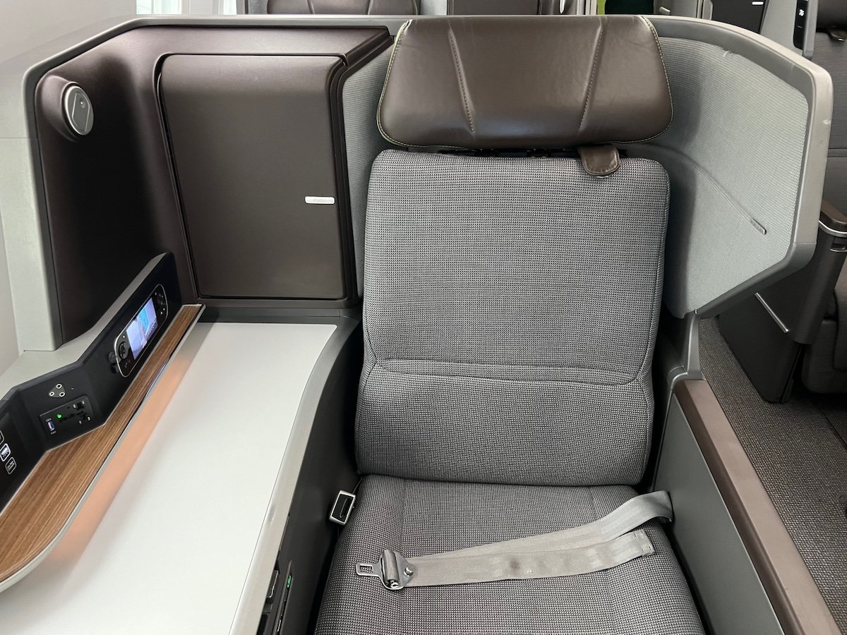 Review: EVA Air Business Class Boeing 787 (TPE-HKG)