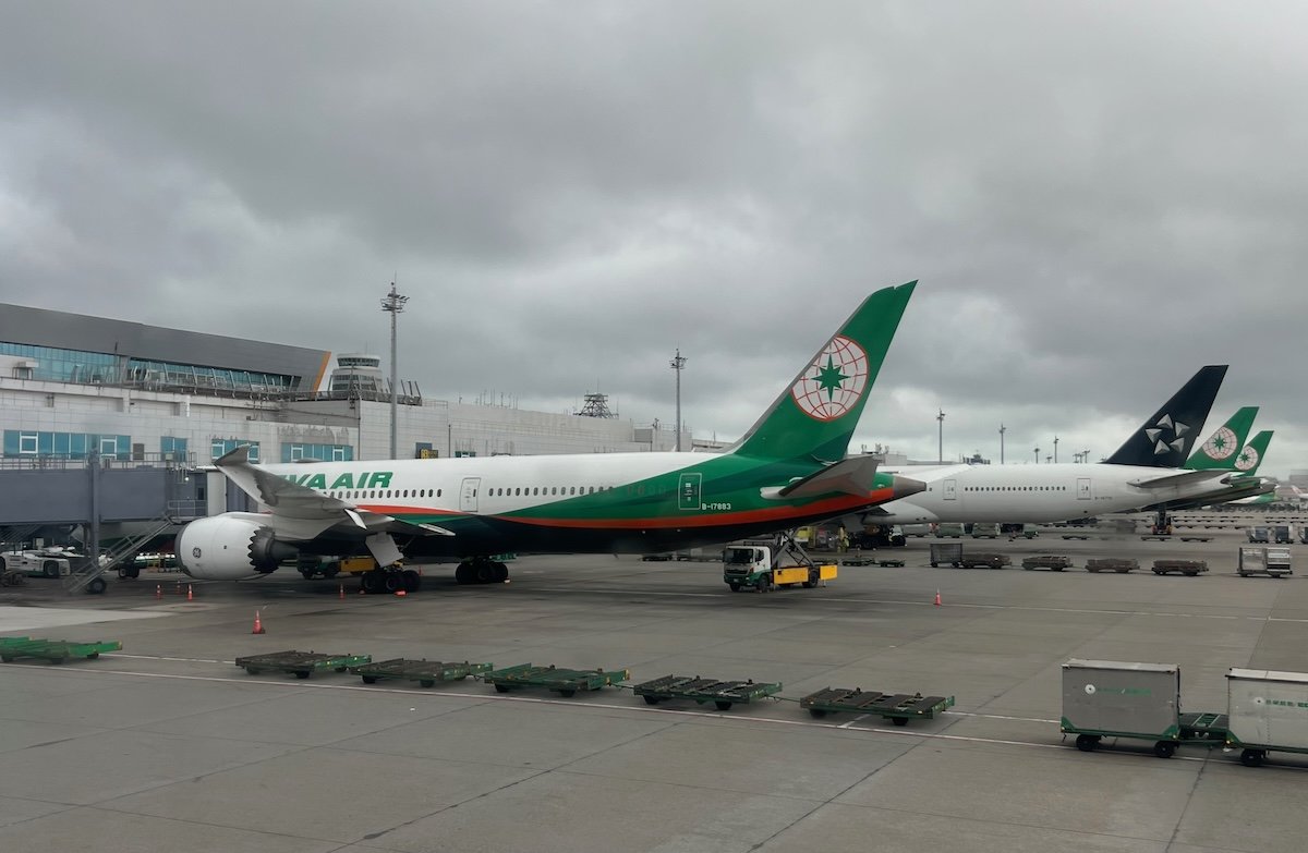 Review: EVA Air Business Class Boeing 787 (TPE-HKG)