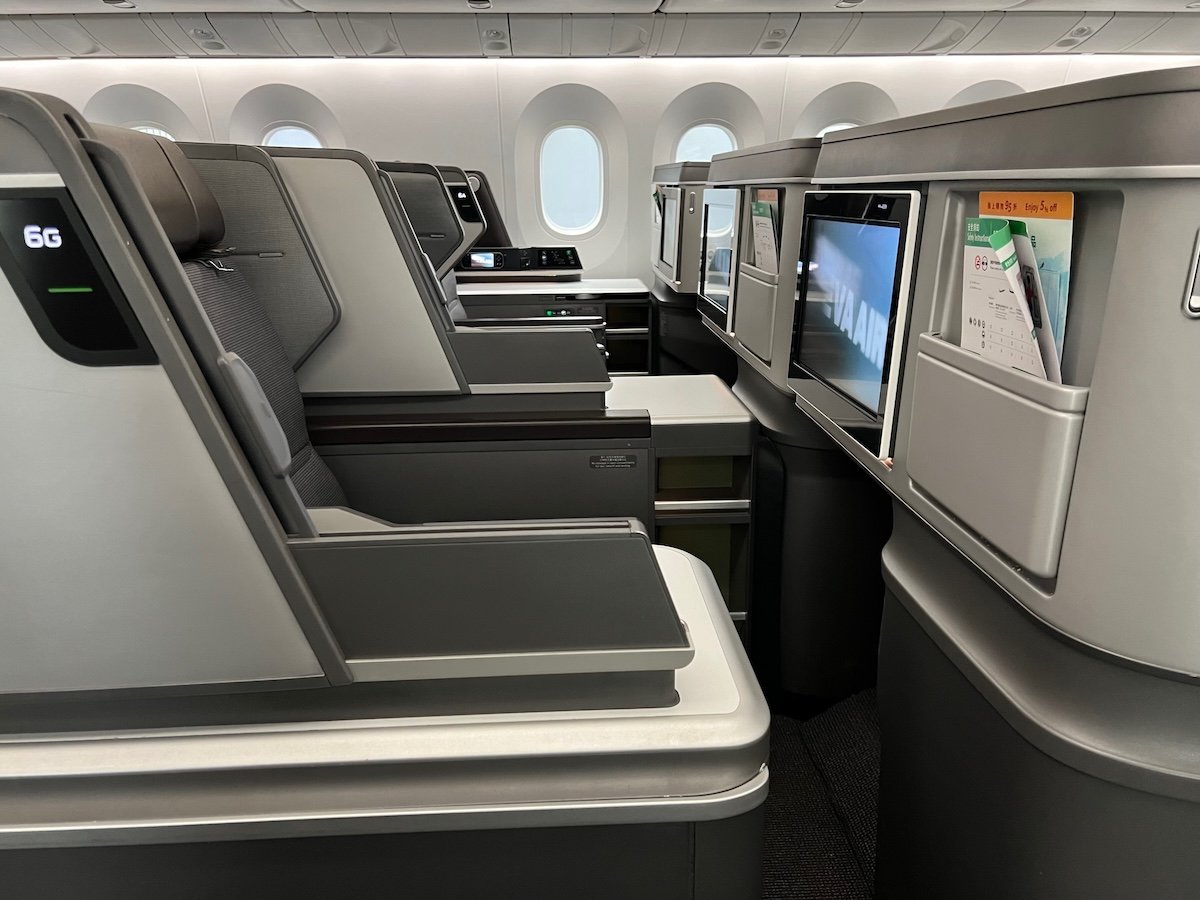 Review: EVA Air Business Class Boeing 787 (TPE-HKG)